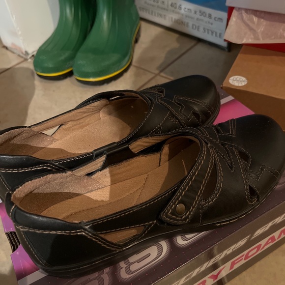 Black Clarks Flats Size 9 and another pair a nine and a half - Picture 4 of 15